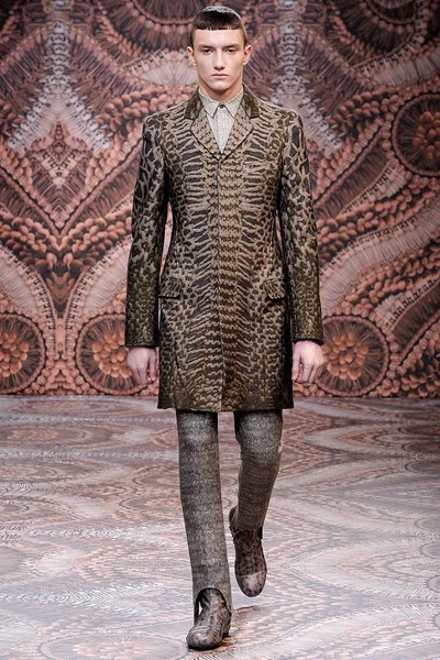 Look 7